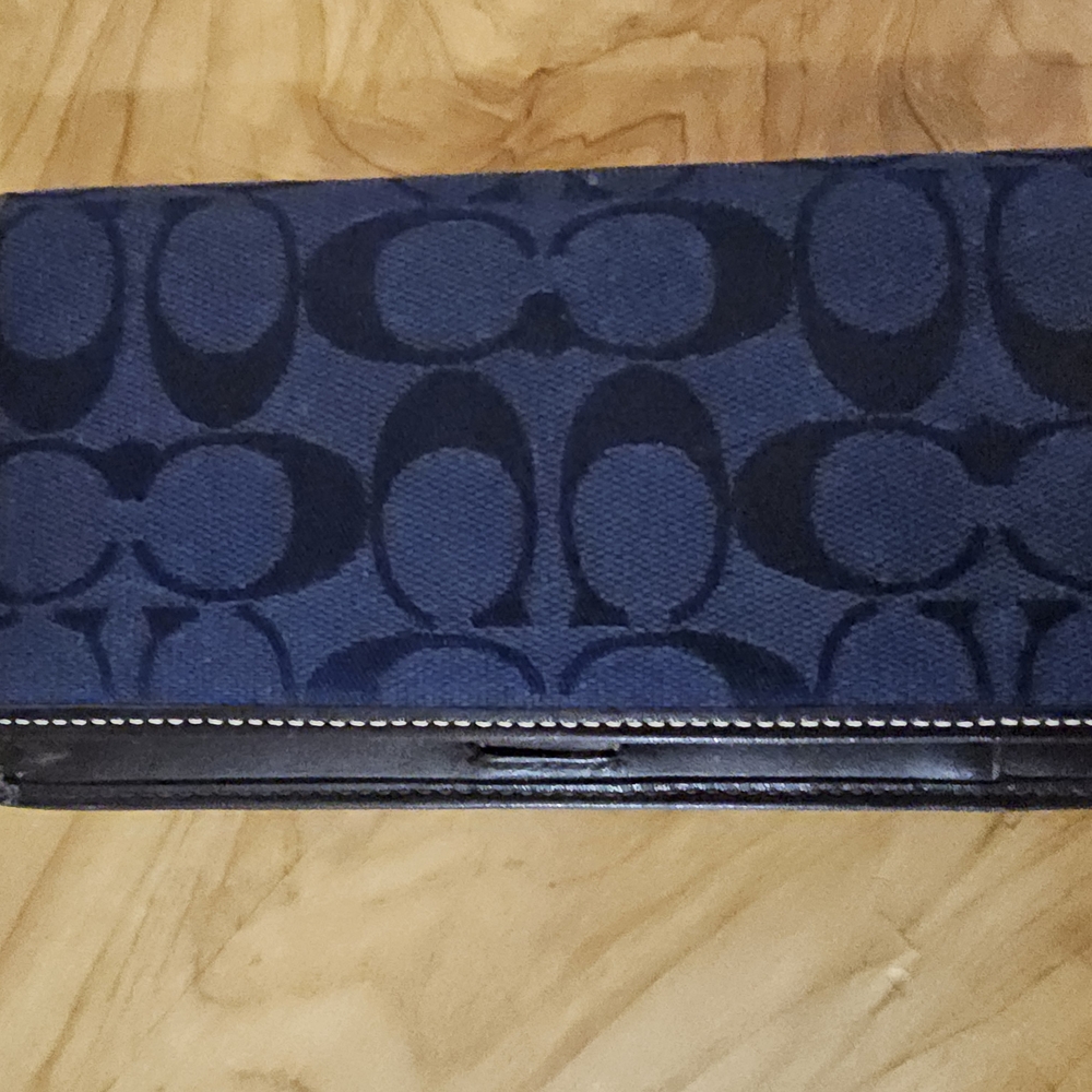 Coach Signature Wallet - Picture 5 of 8